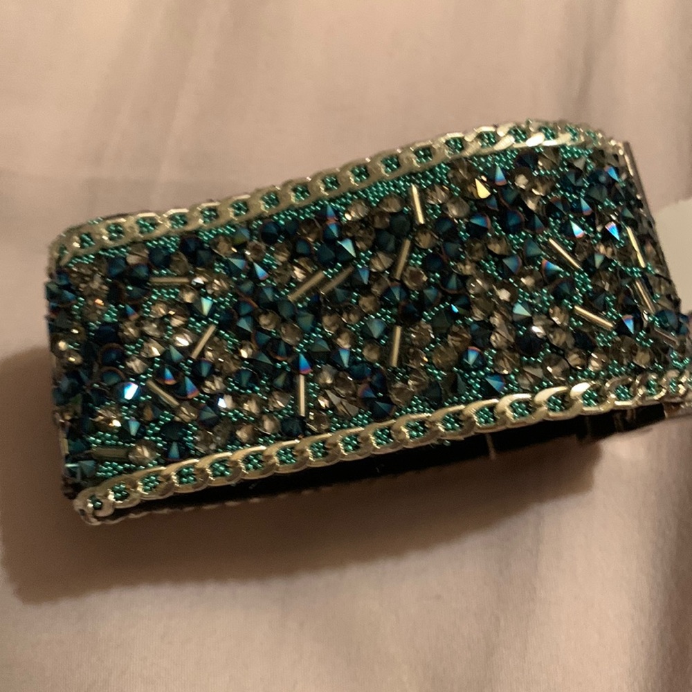NWT sparkly beautiful bracelet. Shades of blue and silver